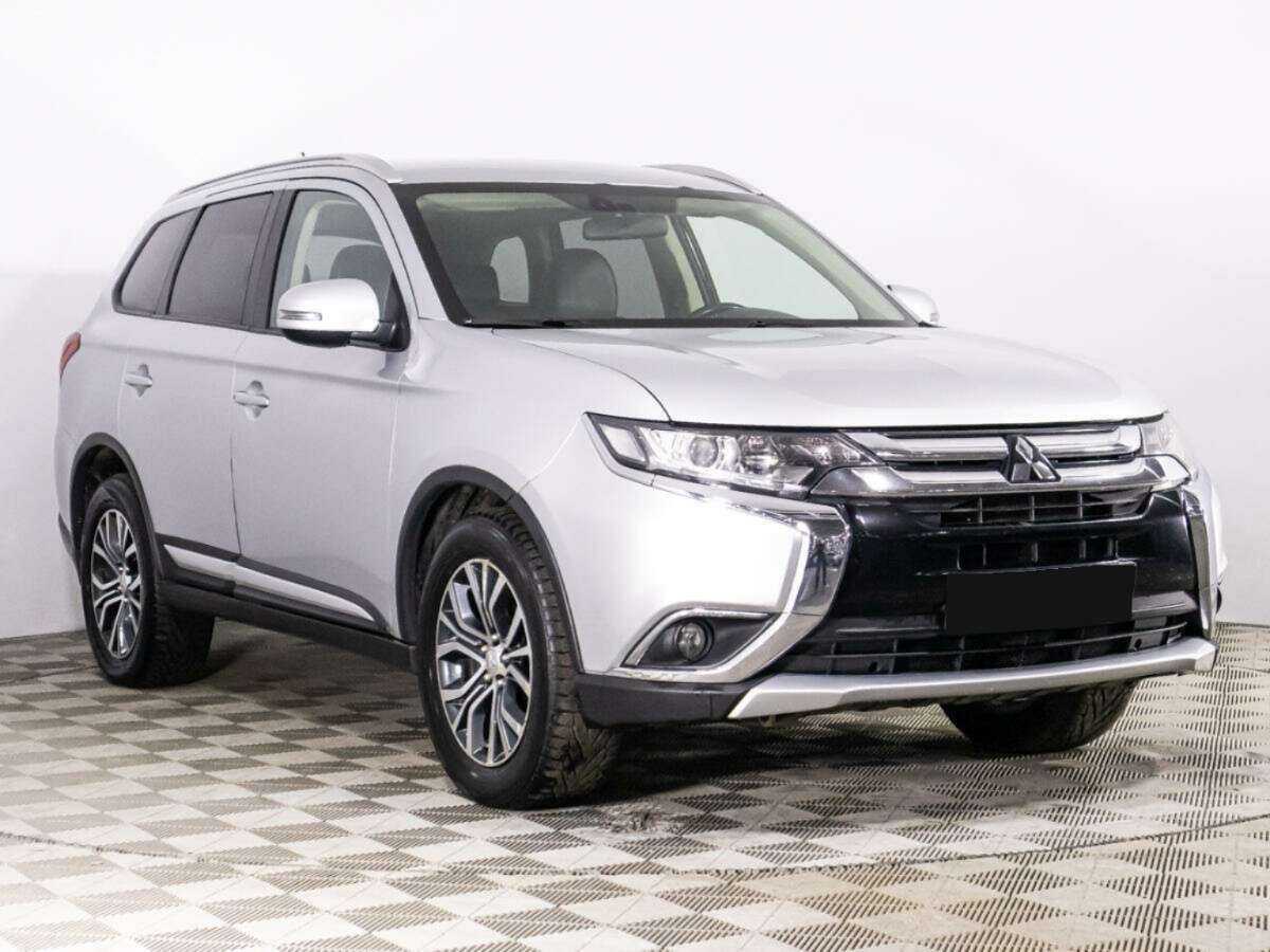 Mitsubishi Outlander с пробегом — 2015 год. Фото: #2