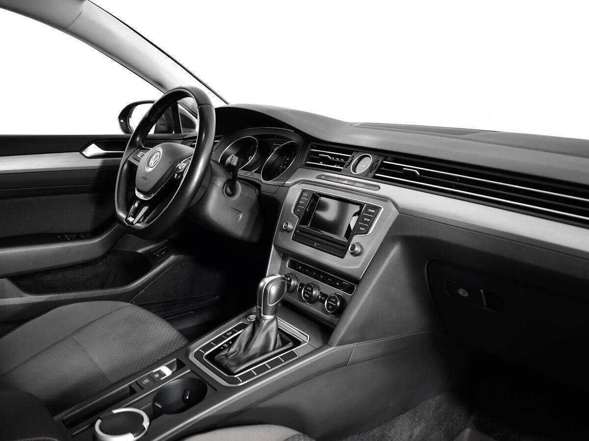 Volkswagen Passat с пробегом — 2017 год. Фото: #8