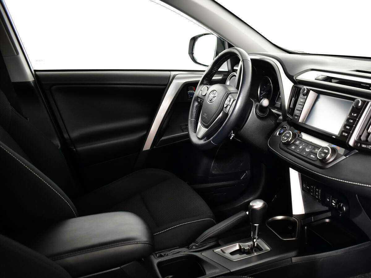 Toyota RAV4 с пробегом — 2018 год. Фото: #10