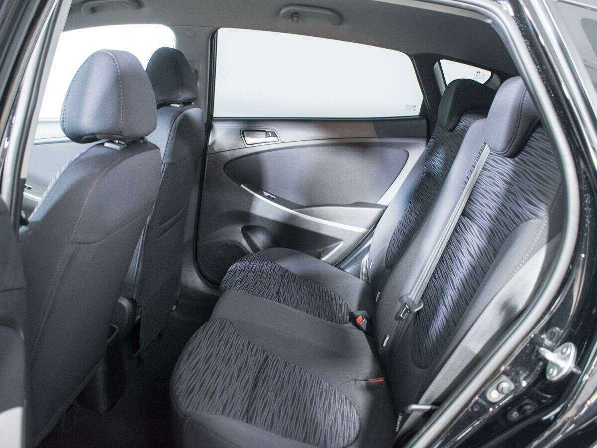 Hyundai Solaris с пробегом — 2014 год. Фото: #9