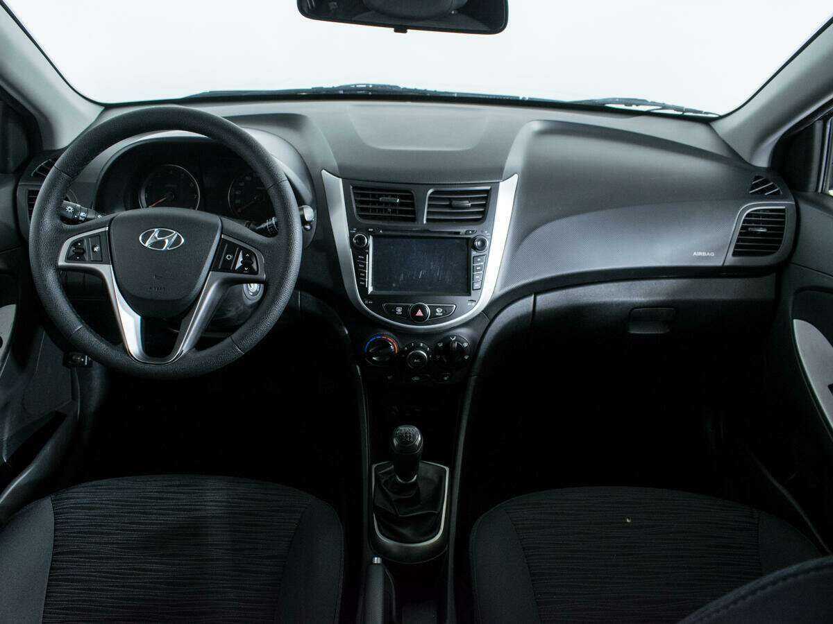 Hyundai Solaris с пробегом — 2014 год. Фото: #11