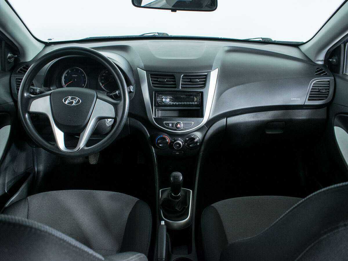 Hyundai Solaris с пробегом — 2012 год. Фото: #11