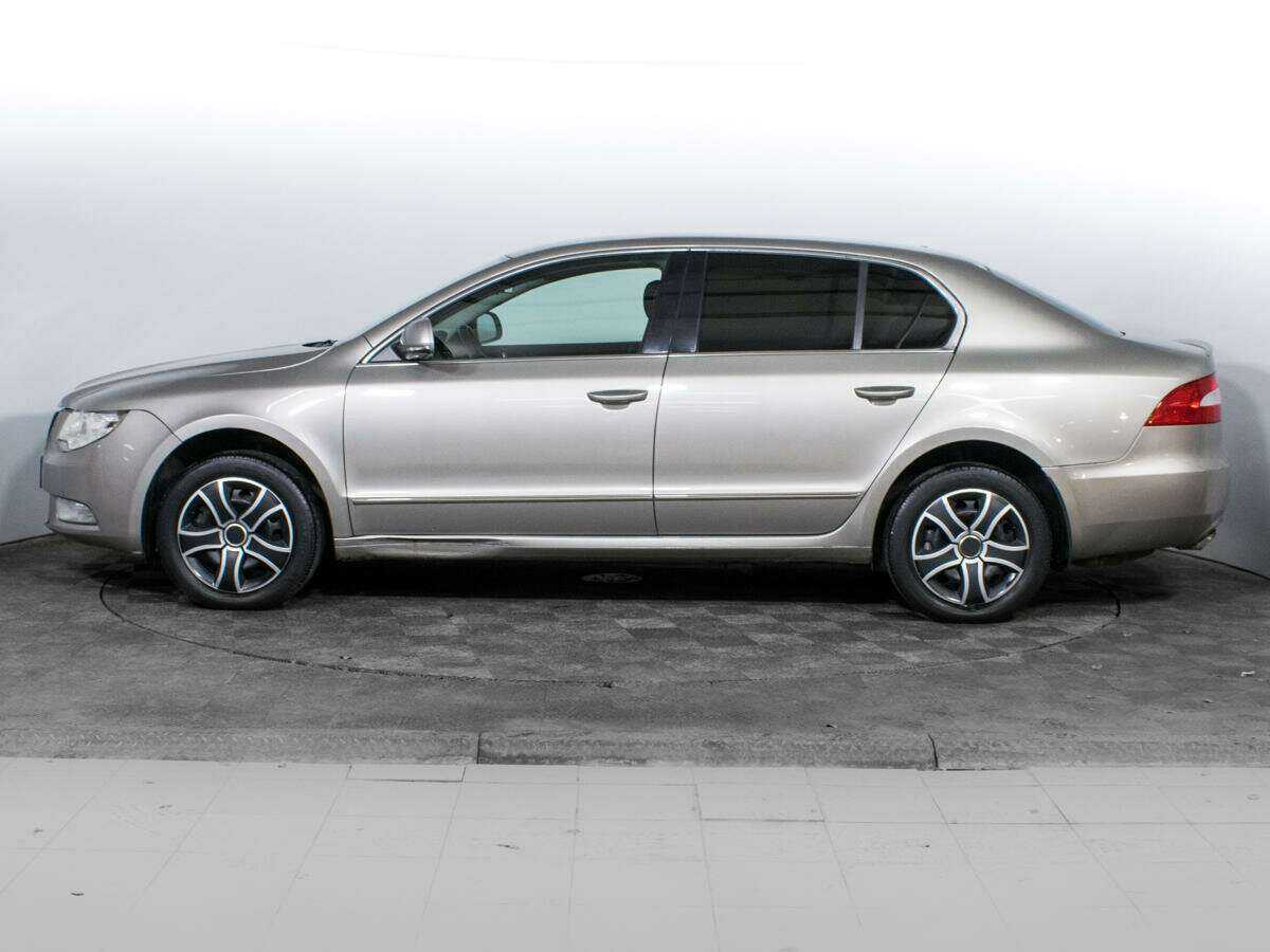 Skoda Superb с пробегом — 2013 год. Фото: #7