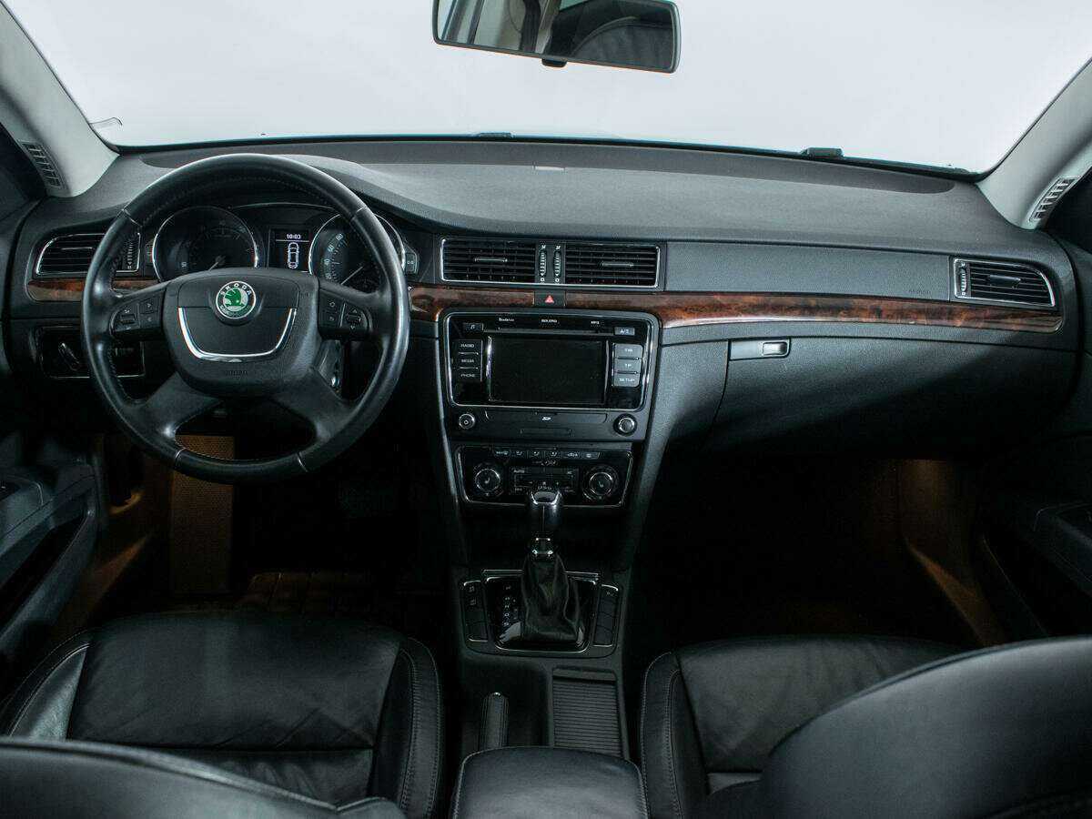 Skoda Superb с пробегом — 2013 год. Фото: #11