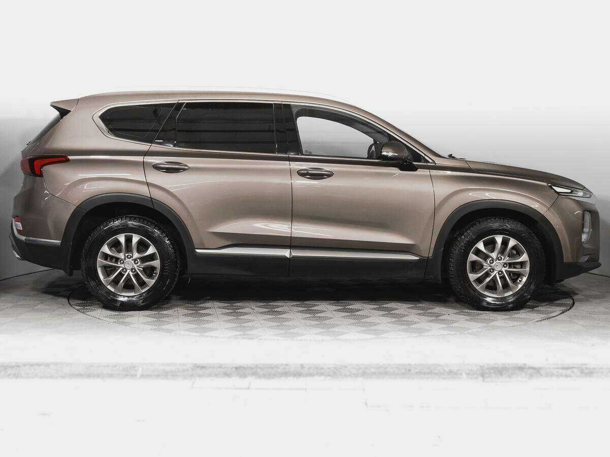 Hyundai Santa Fe с пробегом — 2018 год. Фото: #3