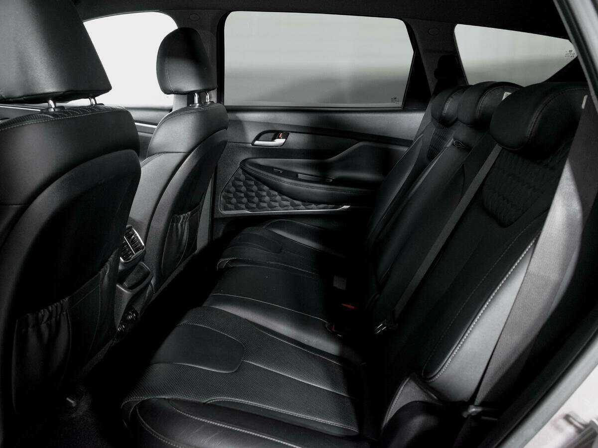 Hyundai Santa Fe с пробегом — 2018 год. Фото: #9