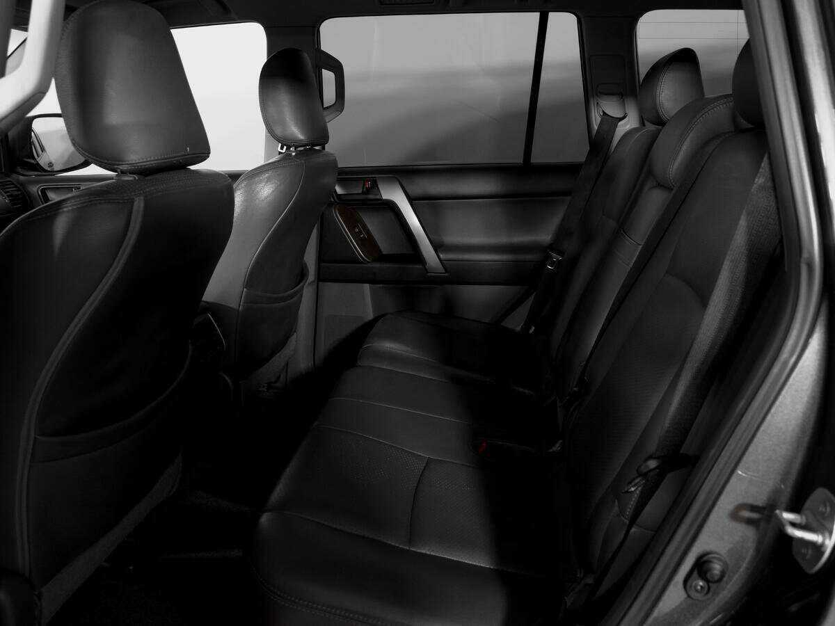 Toyota Land Cruiser Prado с пробегом — 2012 год. Фото: #9