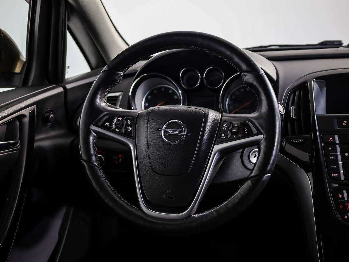 Opel Astra с пробегом — 2015 год. Фото: #9