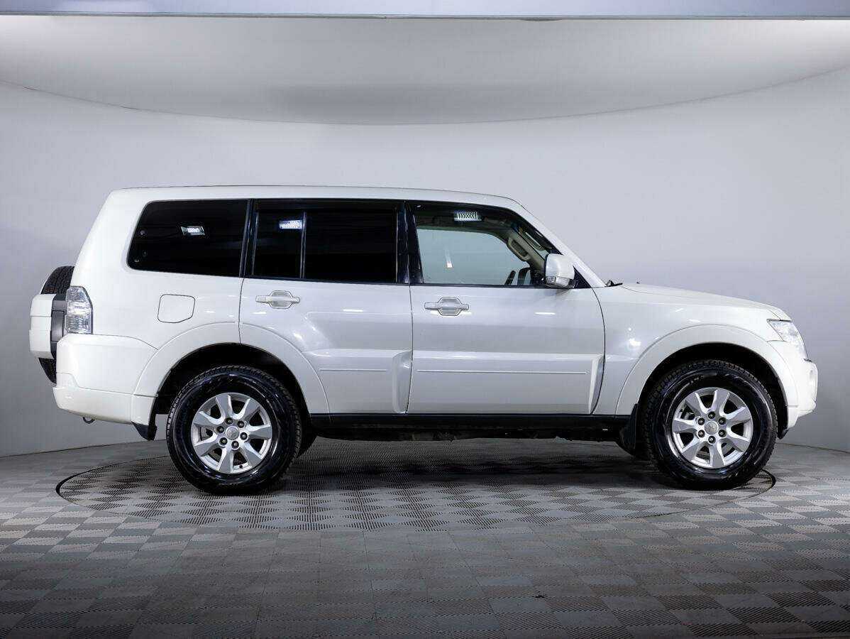 Mitsubishi Pajero с пробегом — 2013 год. Фото: #2