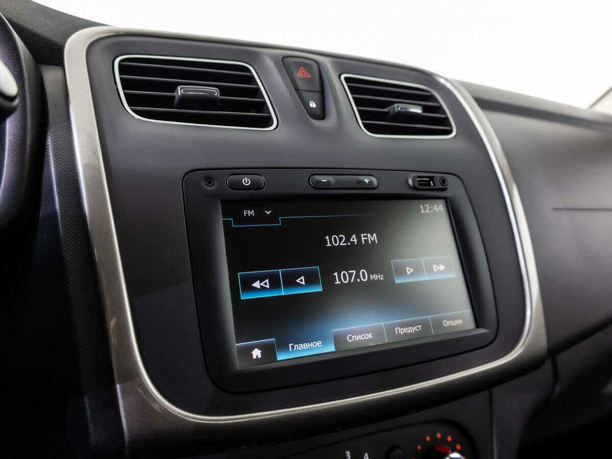 Renault Logan с пробегом — 2019 год. Фото: #11