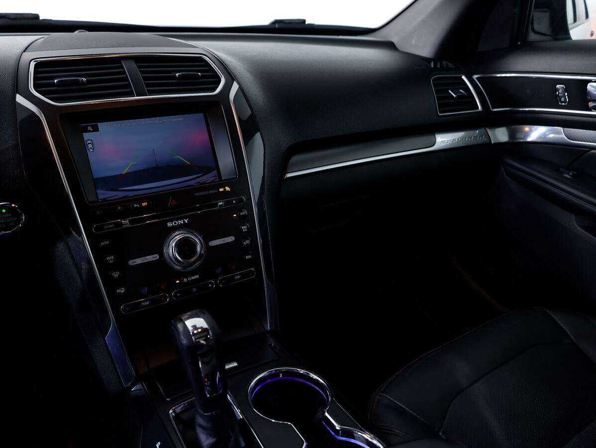 Ford Explorer с пробегом — 2015 год. Фото: #14
