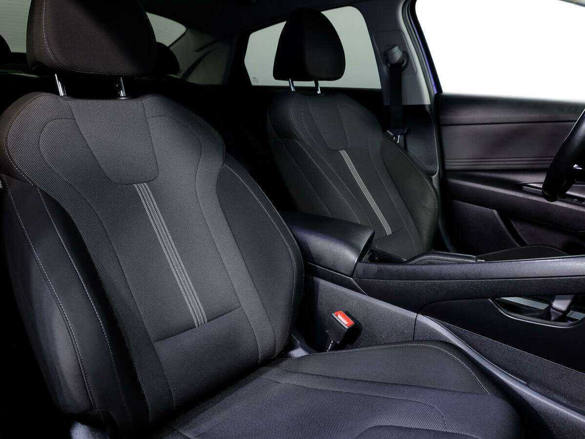 Hyundai Elantra с пробегом — 2021 год. Фото: #13