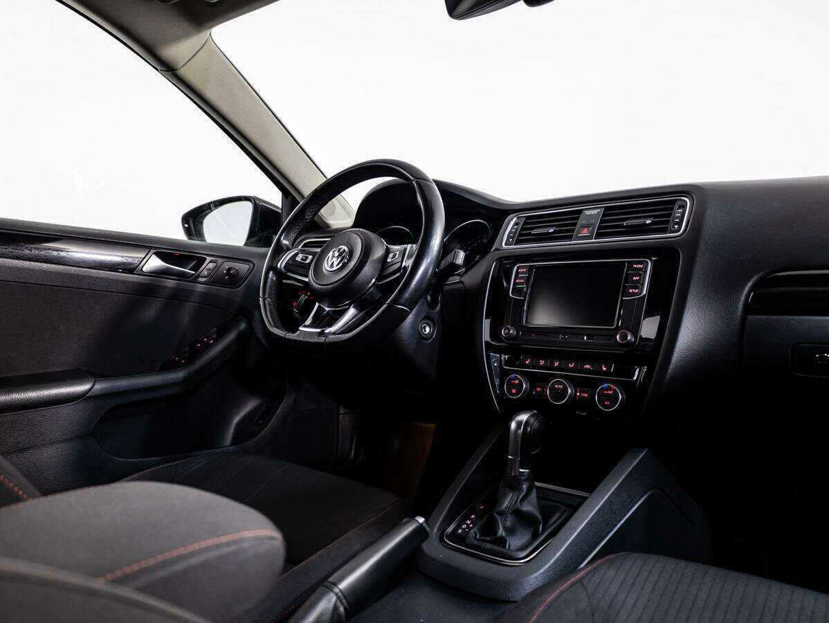 Volkswagen Jetta с пробегом — 2017 год. Фото: #7