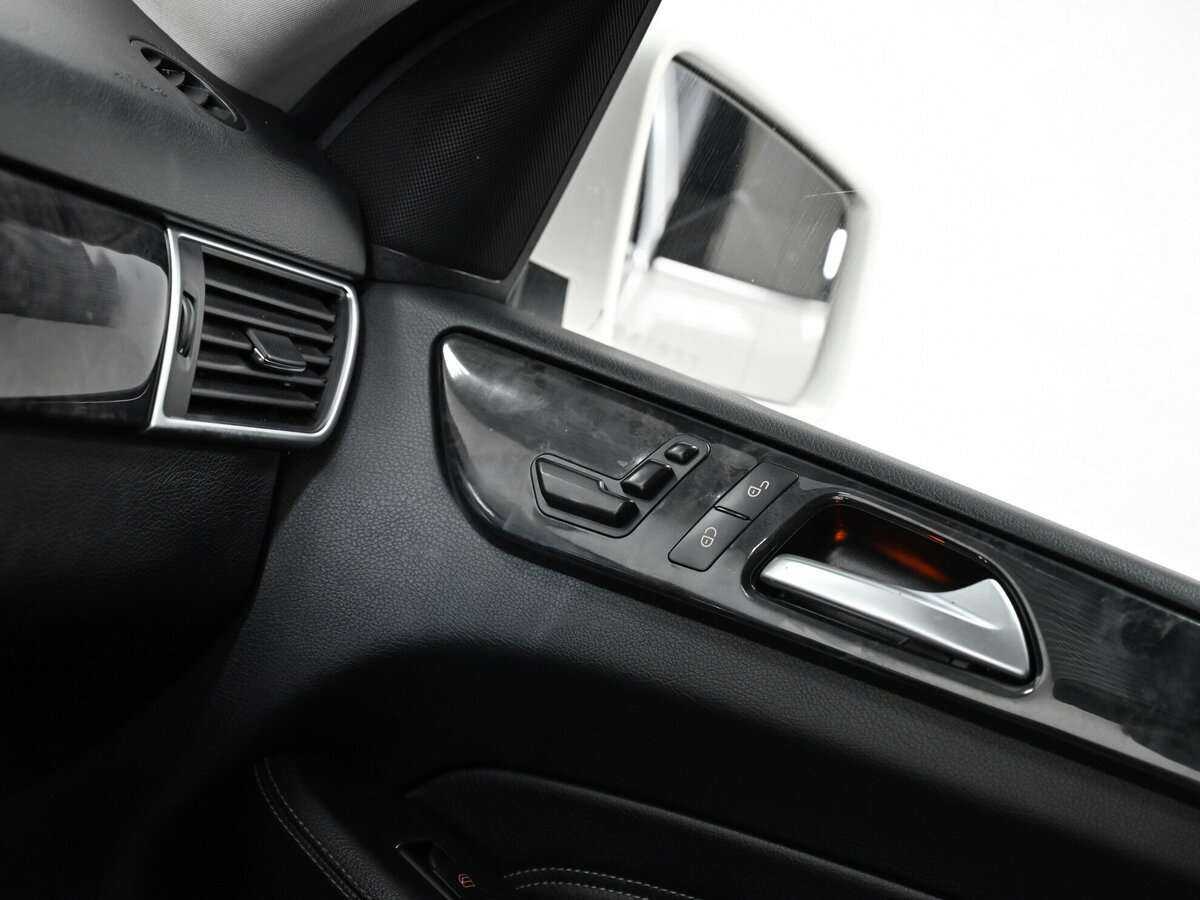 Mercedes-Benz M-Класс с пробегом — 2012 год. Фото: #12