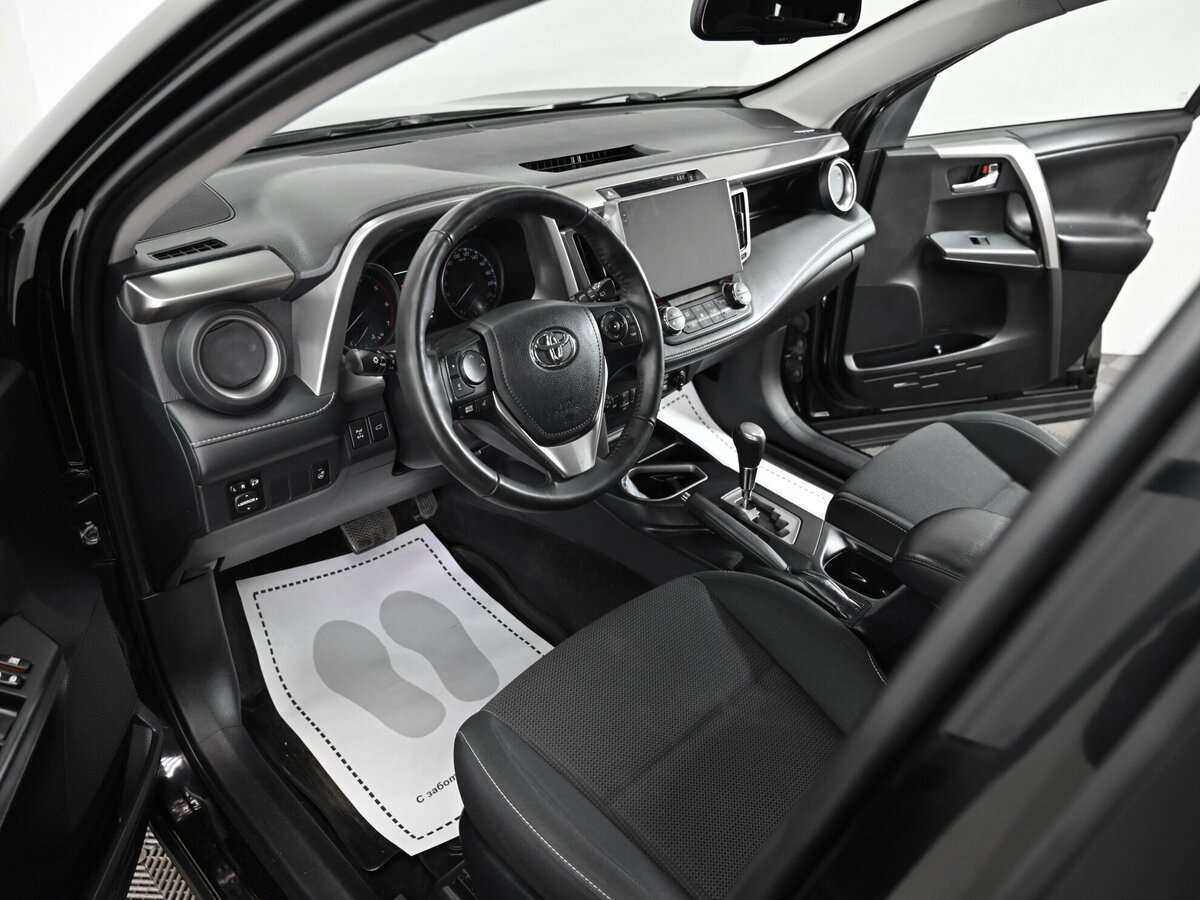 Toyota RAV4 с пробегом — 2018 год. Фото: #7
