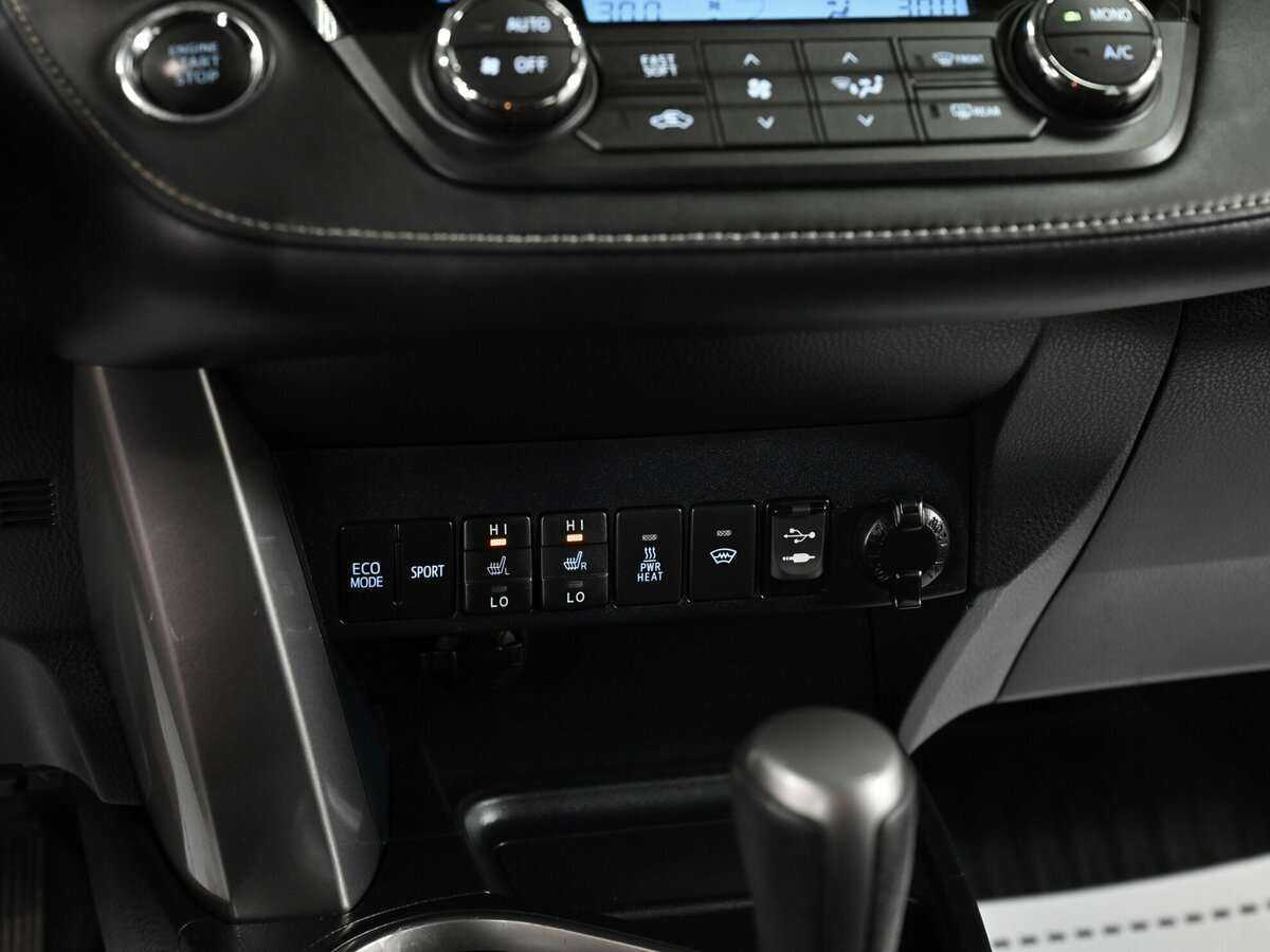 Toyota RAV4 с пробегом — 2018 год. Фото: #12