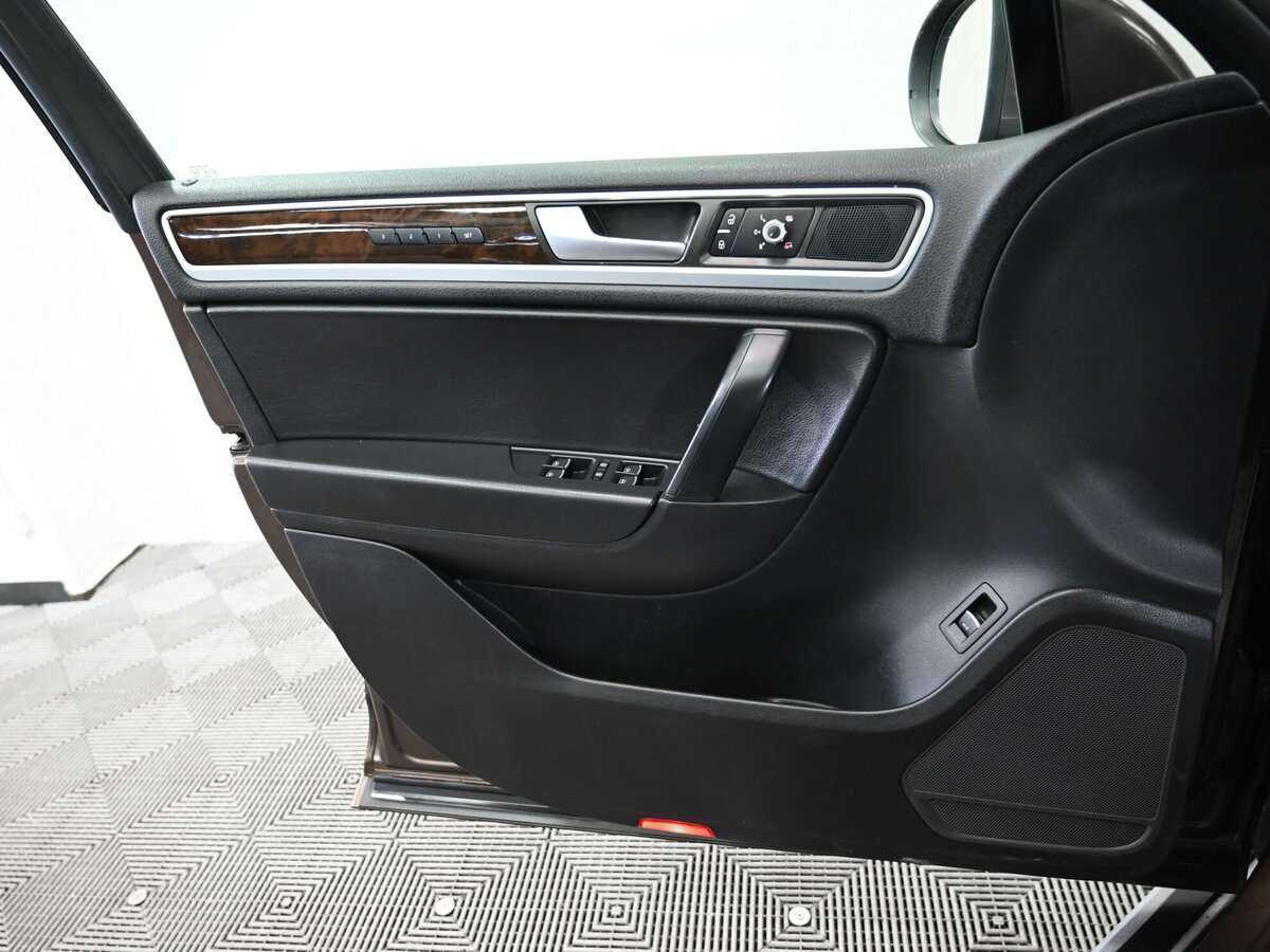 Volkswagen Touareg с пробегом — 2013 год. Фото: #12