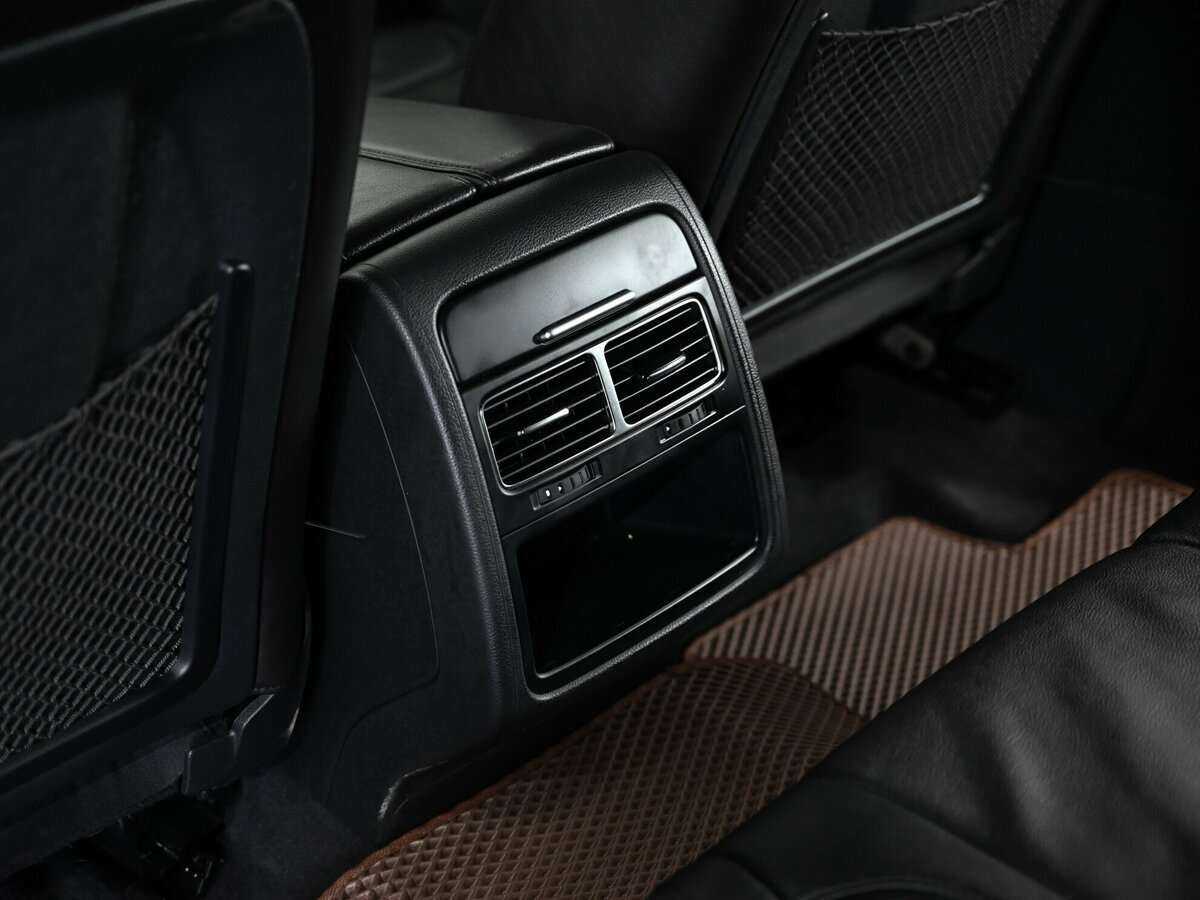 Volkswagen Touareg с пробегом — 2013 год. Фото: #14