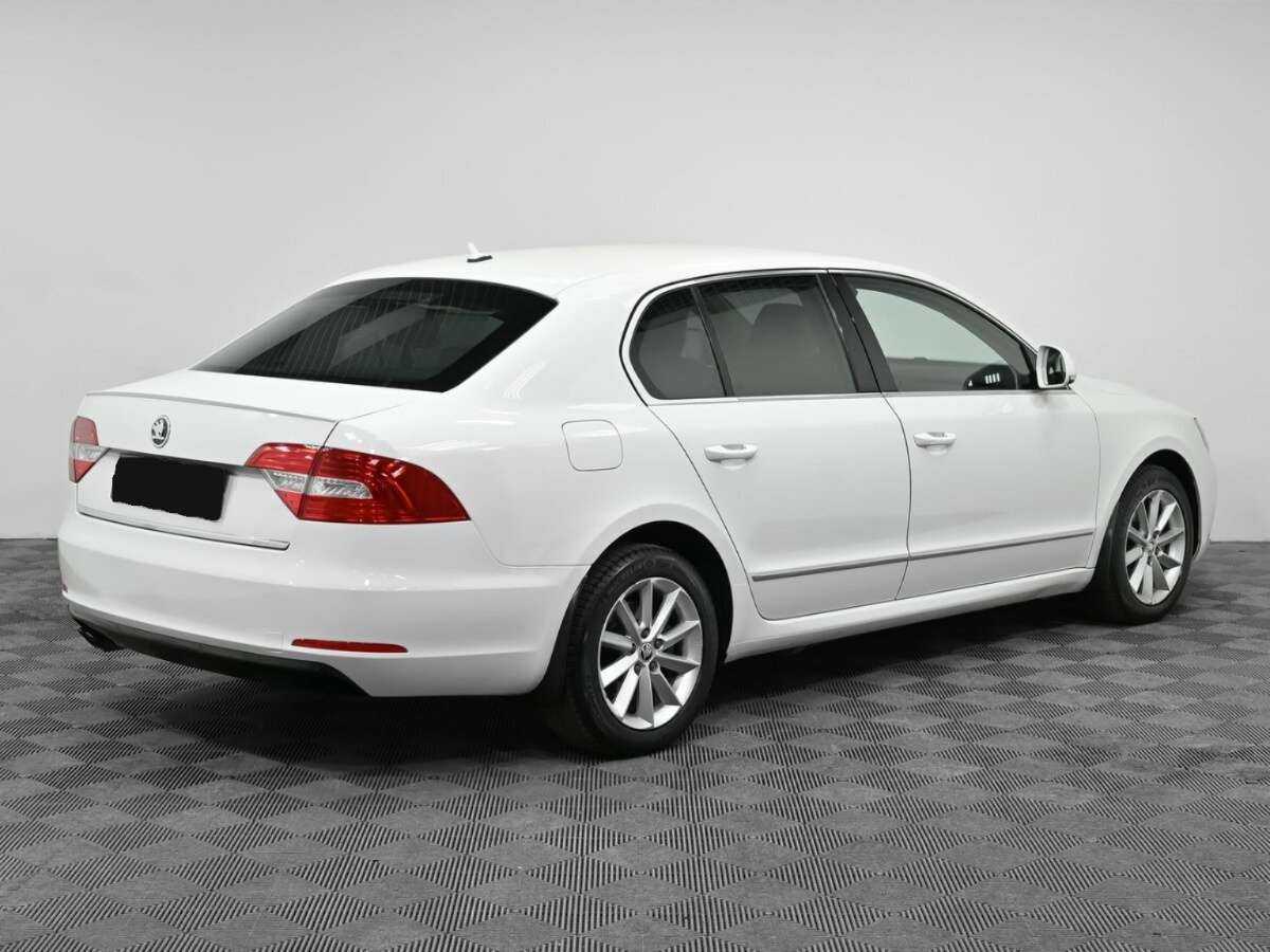 Skoda Superb с пробегом — 2013 год. Фото: #1