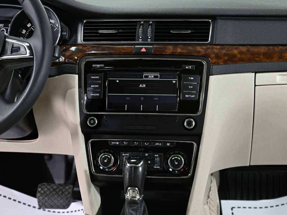 Skoda Superb с пробегом — 2013 год. Фото: #11