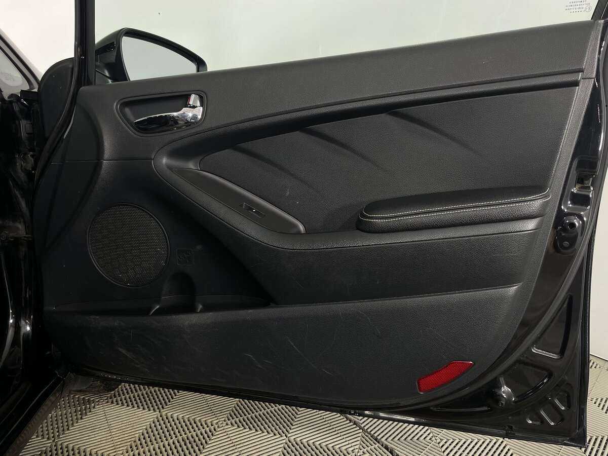 Kia Cerato с пробегом — 2015 год. Фото: #20