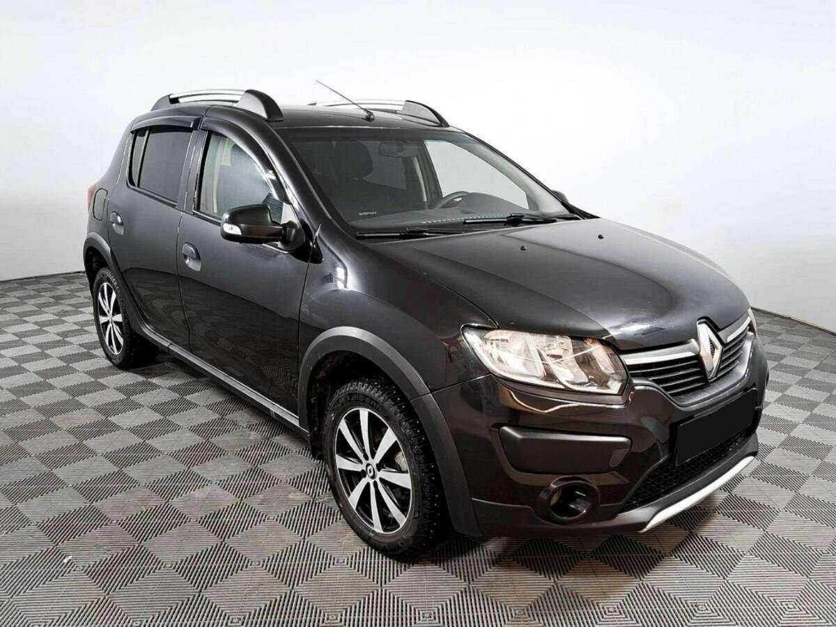 Renault Sandero с пробегом — 2016 год. Фото: #1