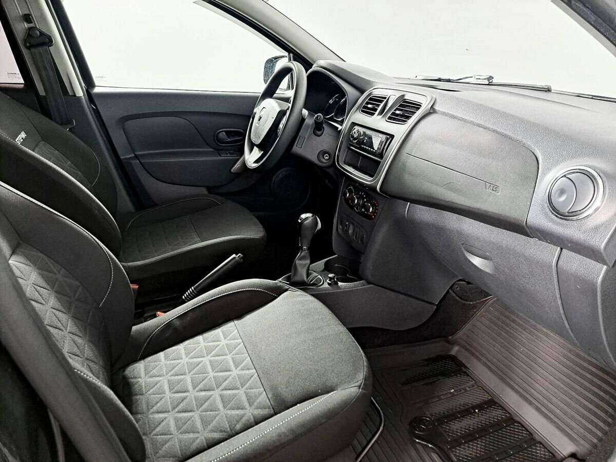 Renault Sandero с пробегом — 2016 год. Фото: #7