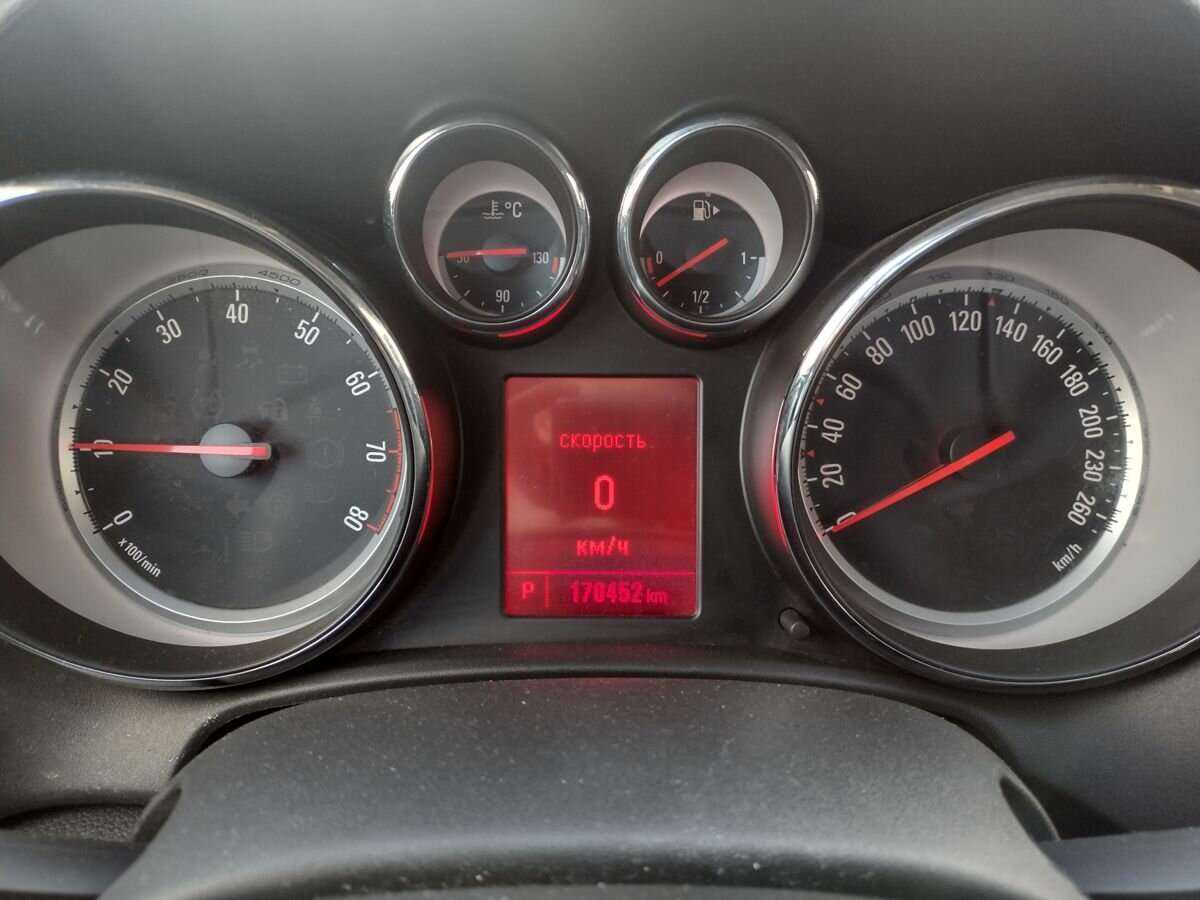 Opel Astra с пробегом — 2014 год. Фото: #10