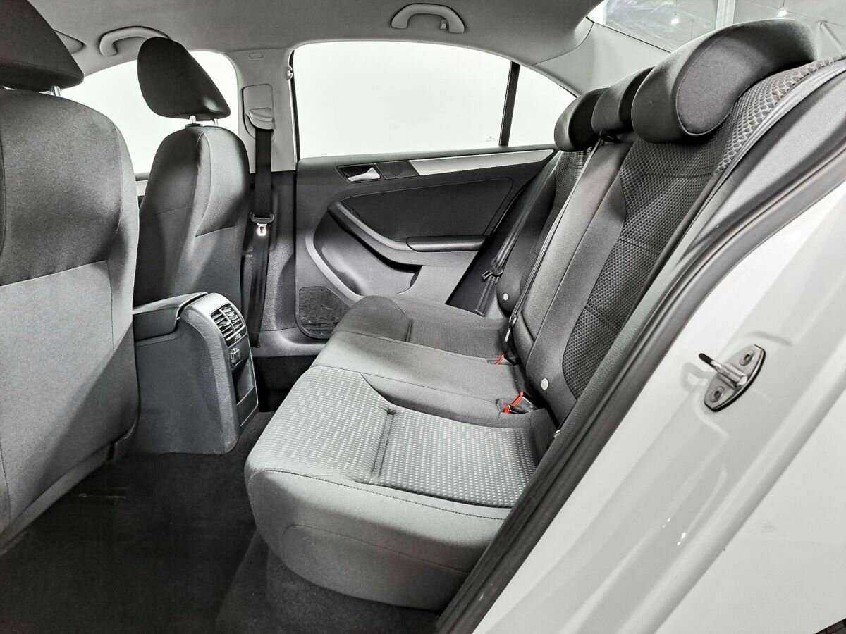 Volkswagen Jetta с пробегом — 2016 год. Фото: #7
