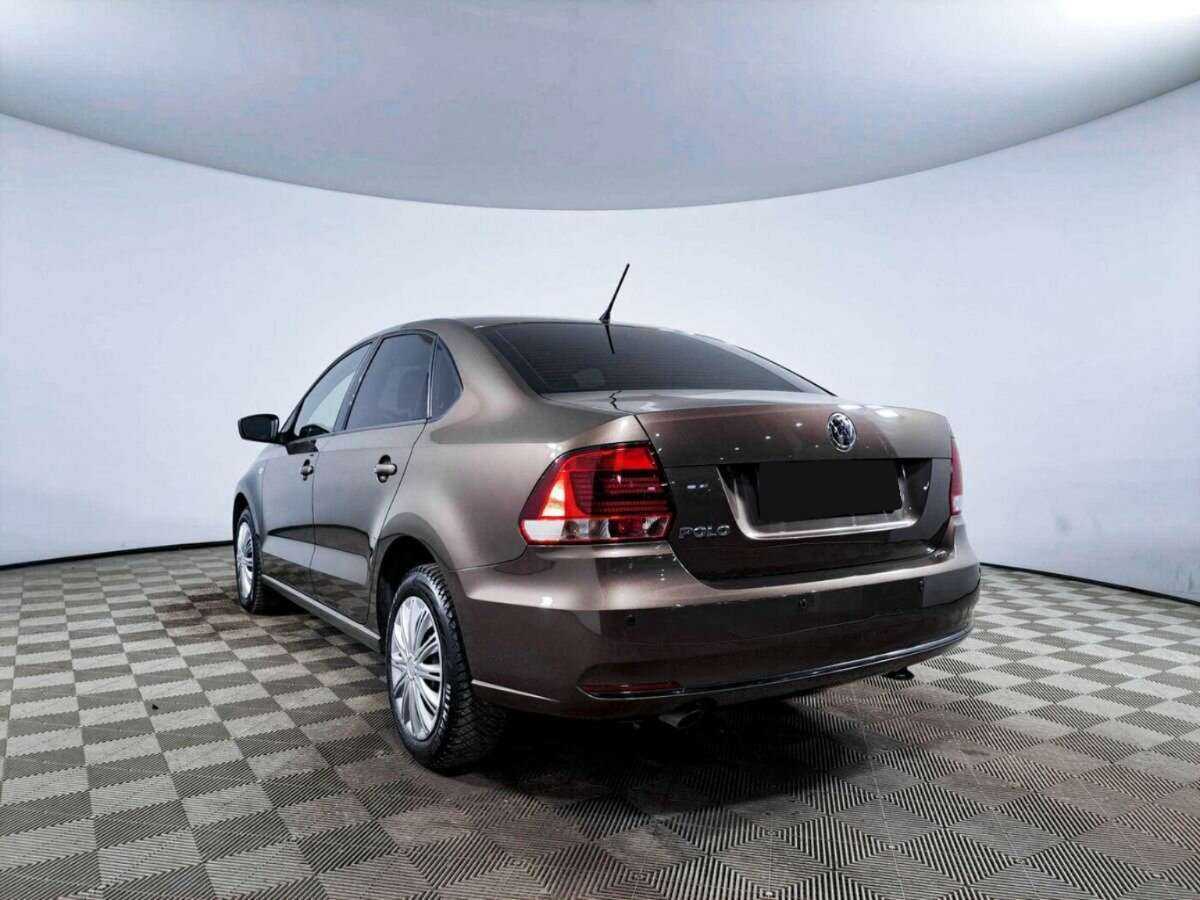 Volkswagen Polo с пробегом — 2016 год. Фото: #6