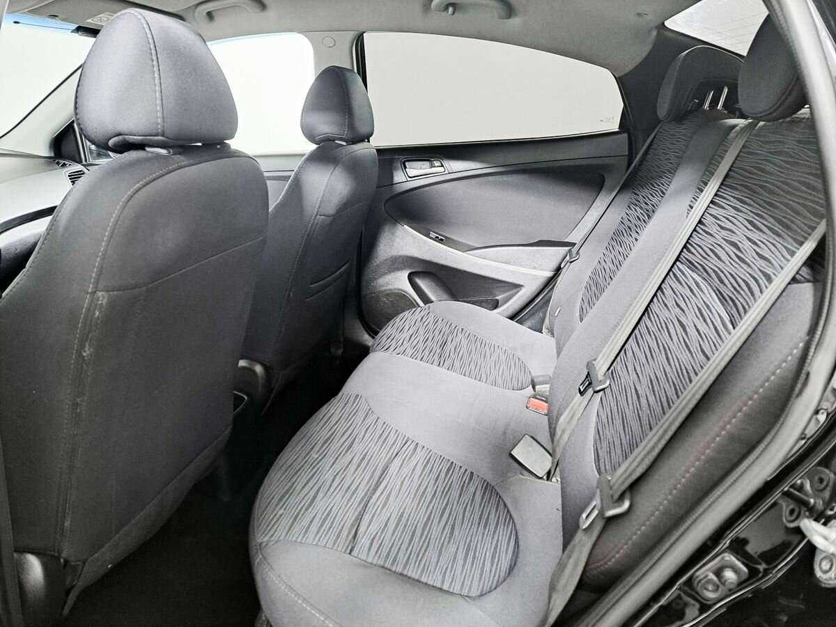 Hyundai Solaris с пробегом — 2015 год. Фото: #8