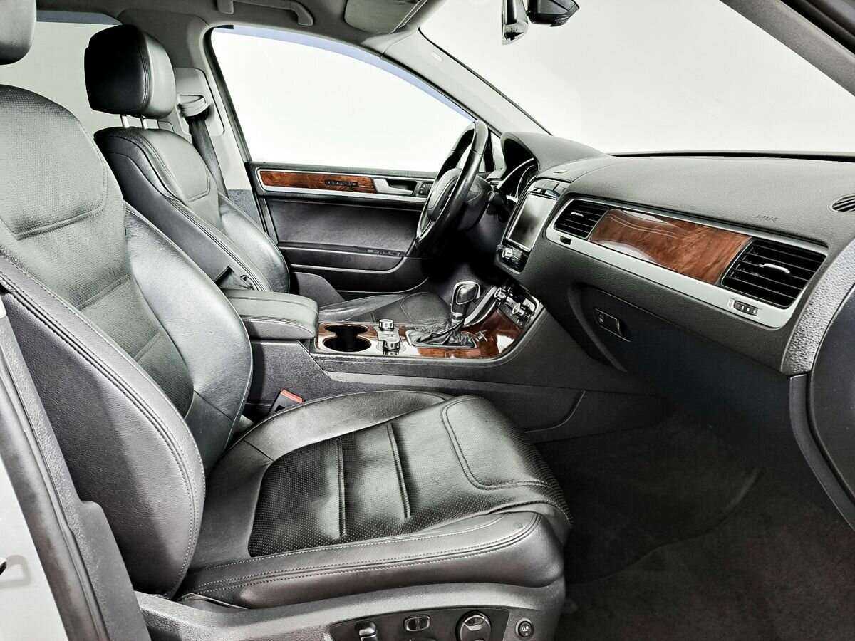 Volkswagen Touareg с пробегом — 2012 год. Фото: #8