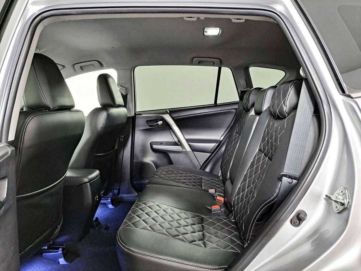 Toyota RAV4 с пробегом — 2015 год. Фото: #6