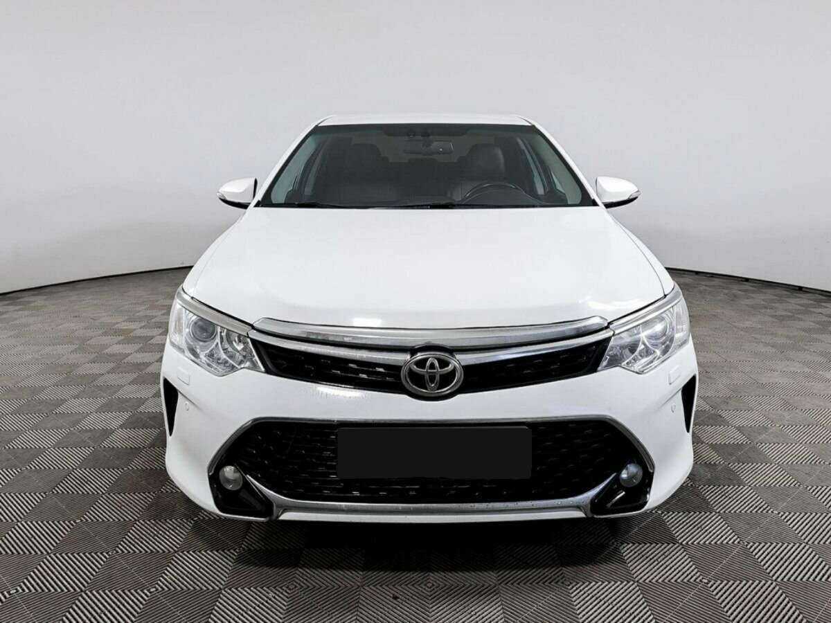 Toyota Camry с пробегом — 2016 год. Фото: #1