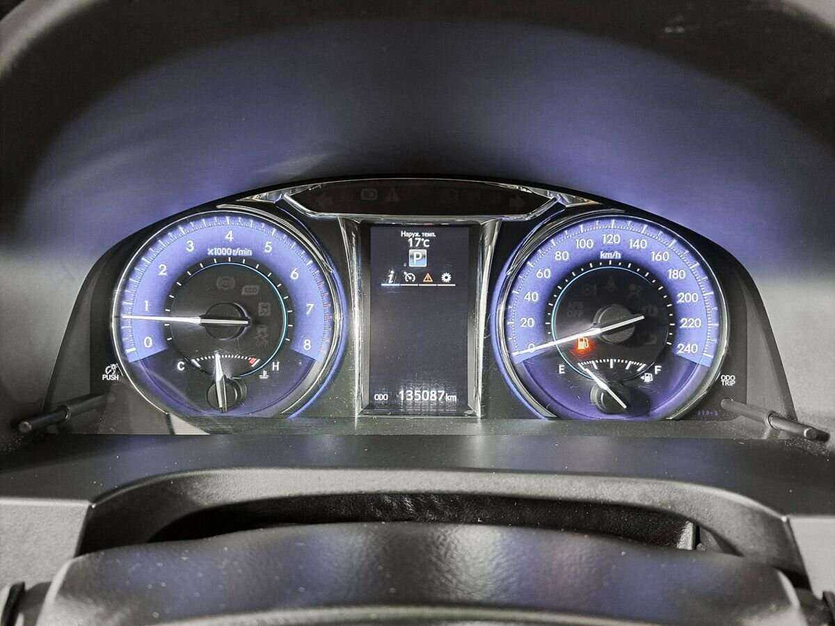 Toyota Camry с пробегом — 2016 год. Фото: #9