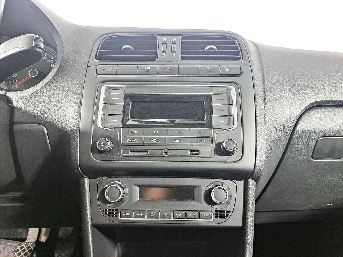 Volkswagen Polo с пробегом — 2016 год. Фото: #12