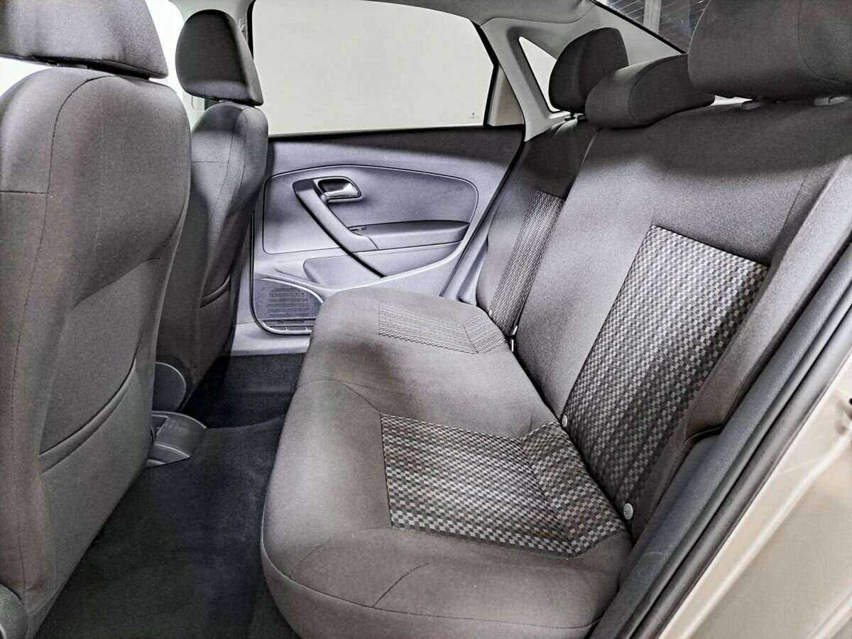 Volkswagen Polo с пробегом — 2018 год. Фото: #8