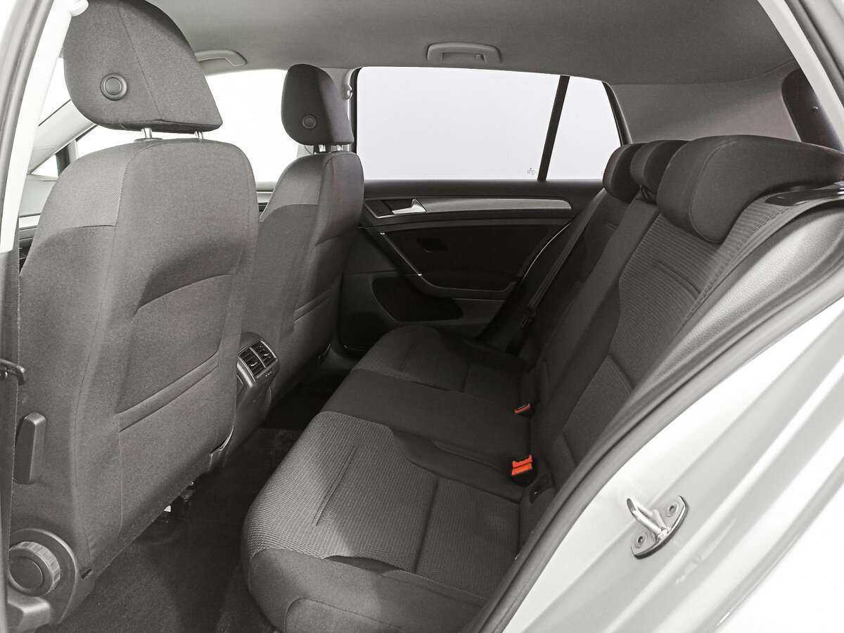 Volkswagen Golf с пробегом — 2013 год. Фото: #9