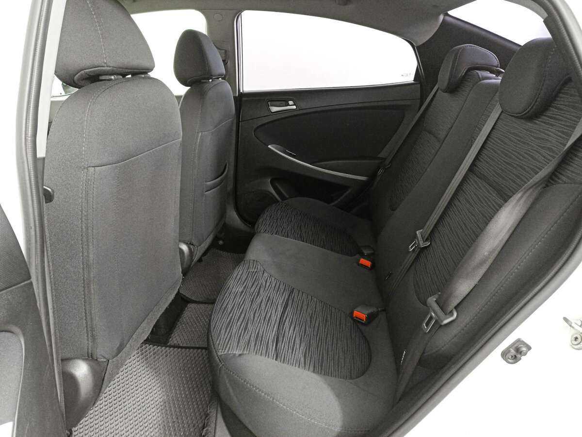 Hyundai Solaris с пробегом — 2015 год. Фото: #9