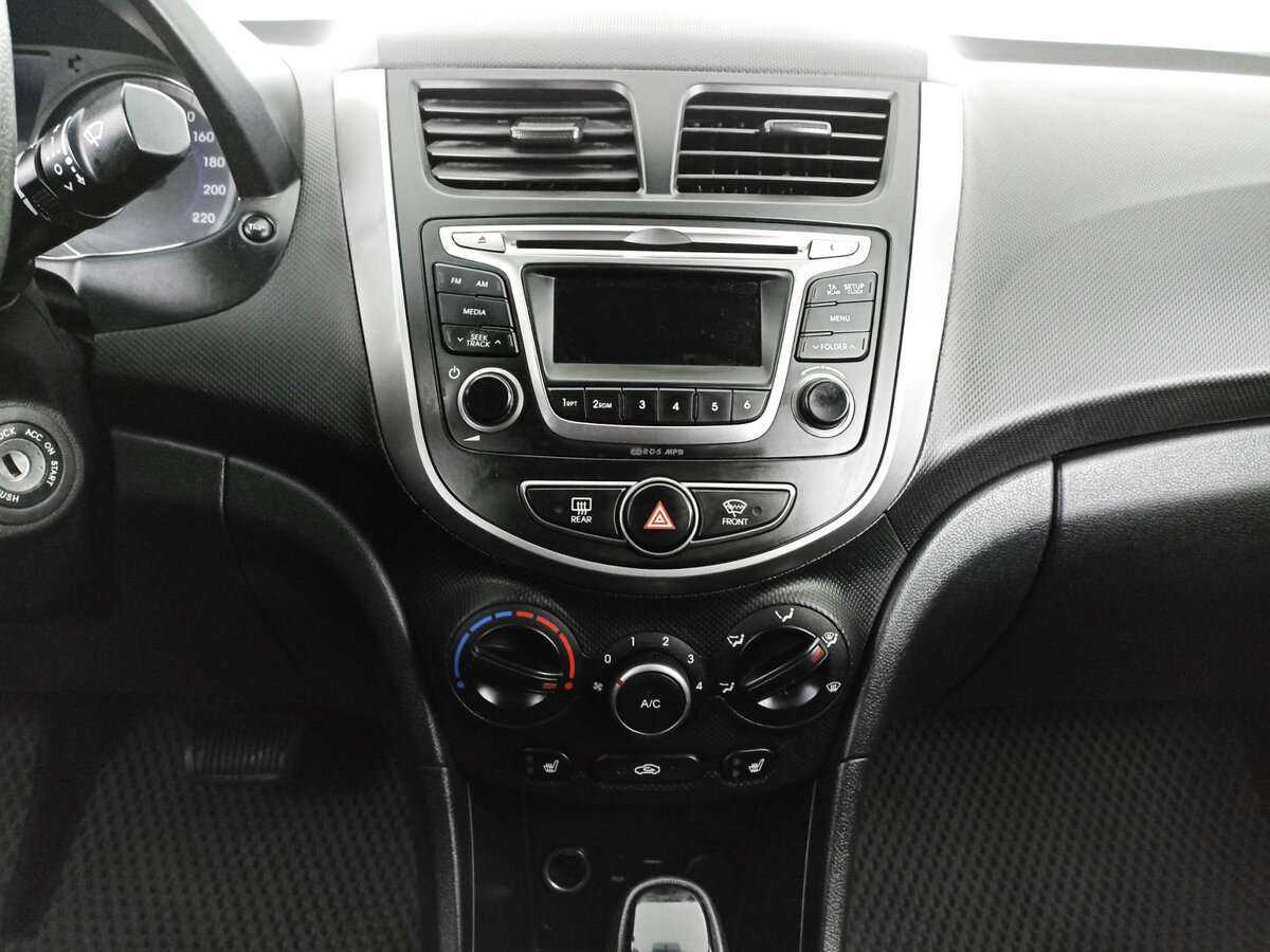 Hyundai Solaris с пробегом — 2015 год. Фото: #12