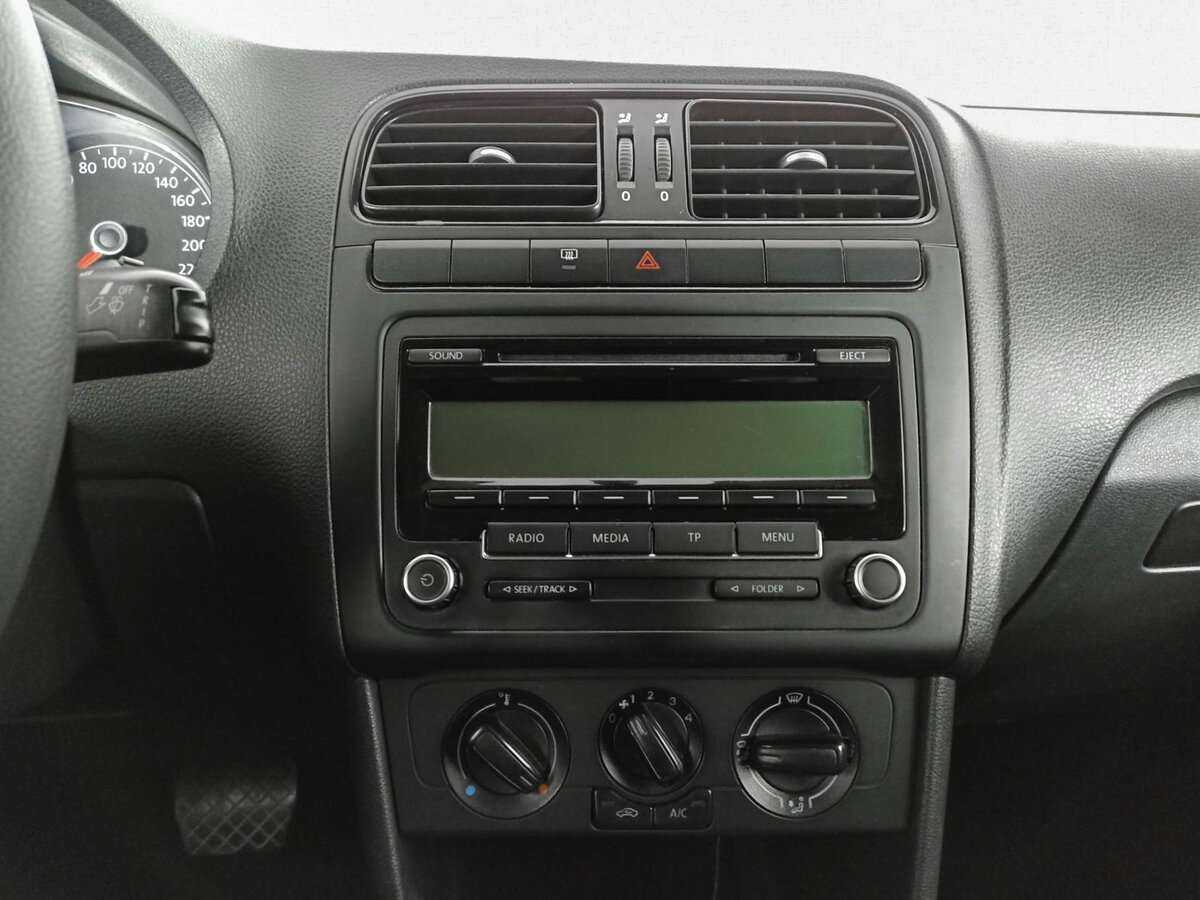 Volkswagen Polo с пробегом — 2017 год. Фото: #12