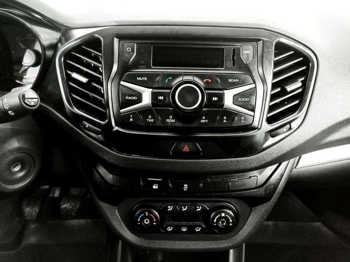 Lada (ВАЗ) Vesta с пробегом — 2019 год. Фото: #12