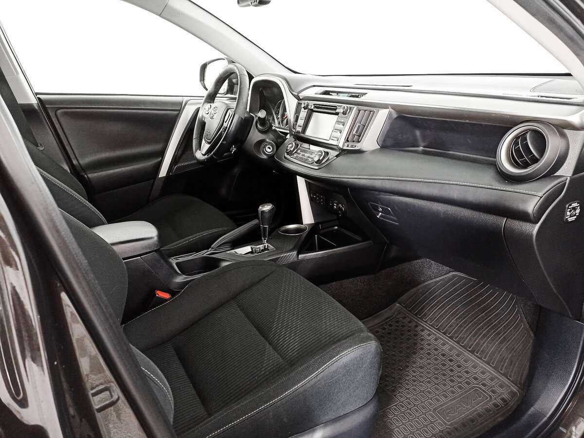 Toyota RAV4 с пробегом — 2014 год. Фото: #8