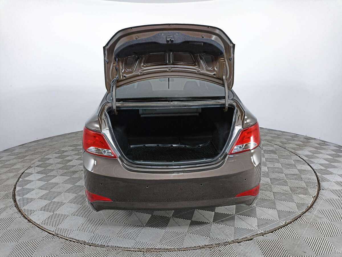 Hyundai Solaris с пробегом — 2015 год. Фото: #9