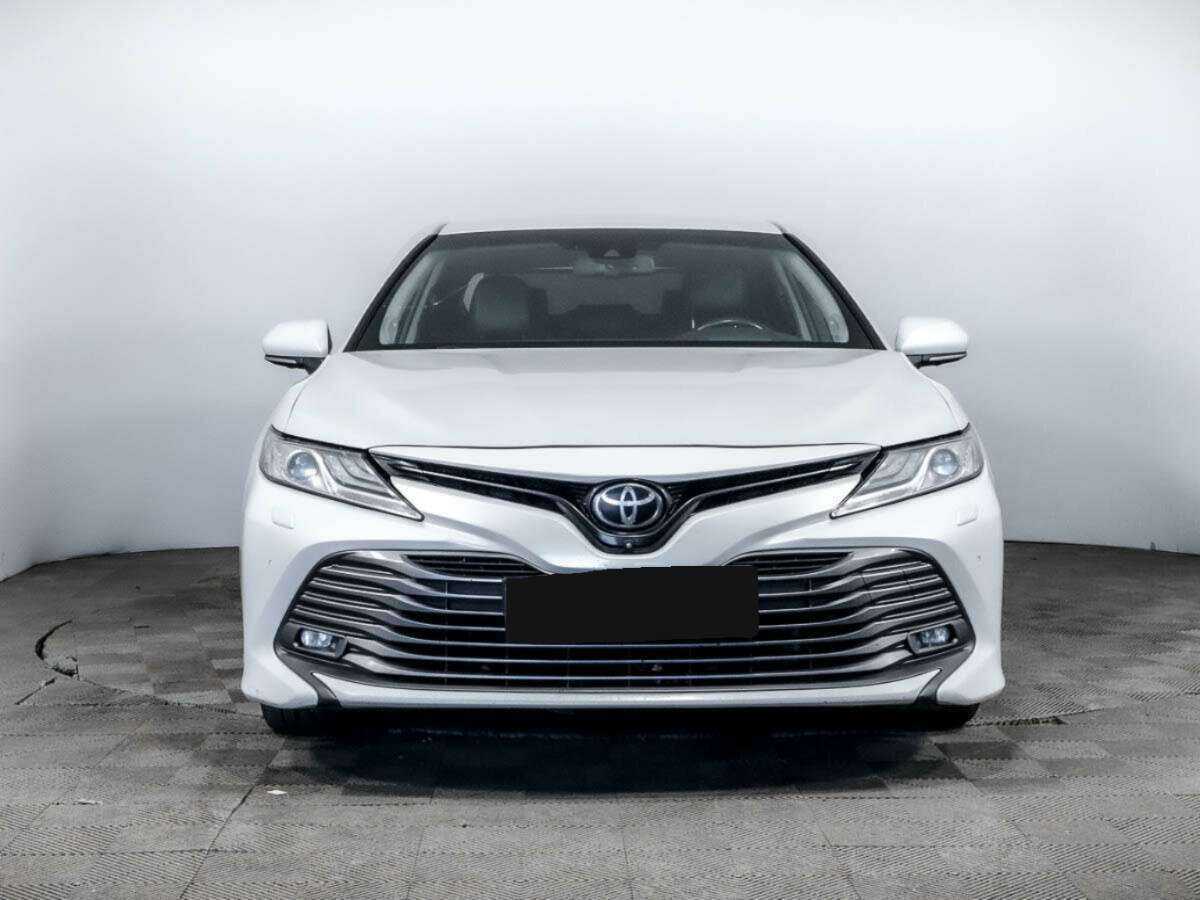 Toyota Camry с пробегом — 2018 год. Фото: #1