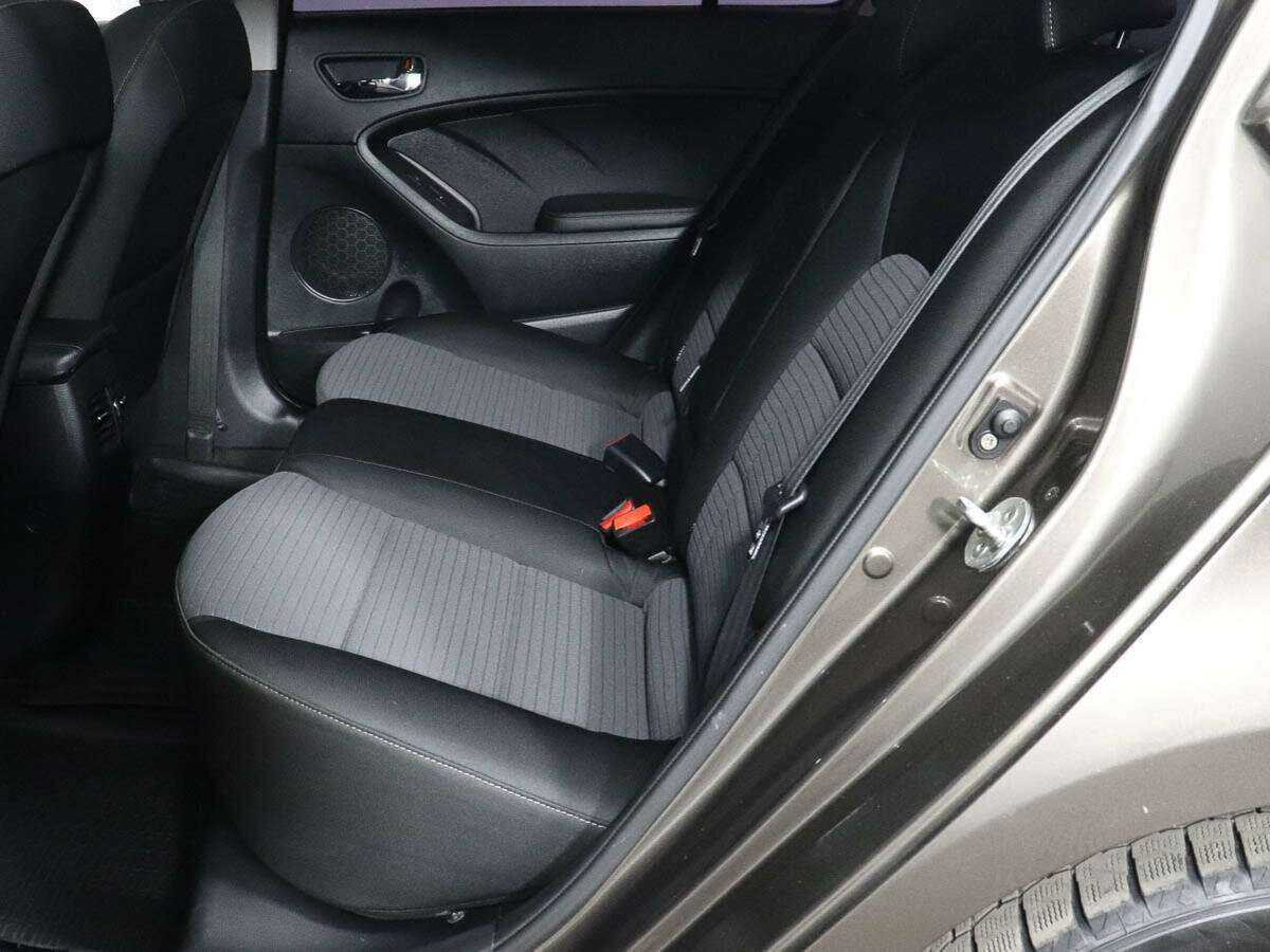 Kia Cerato с пробегом — 2015 год. Фото: #7