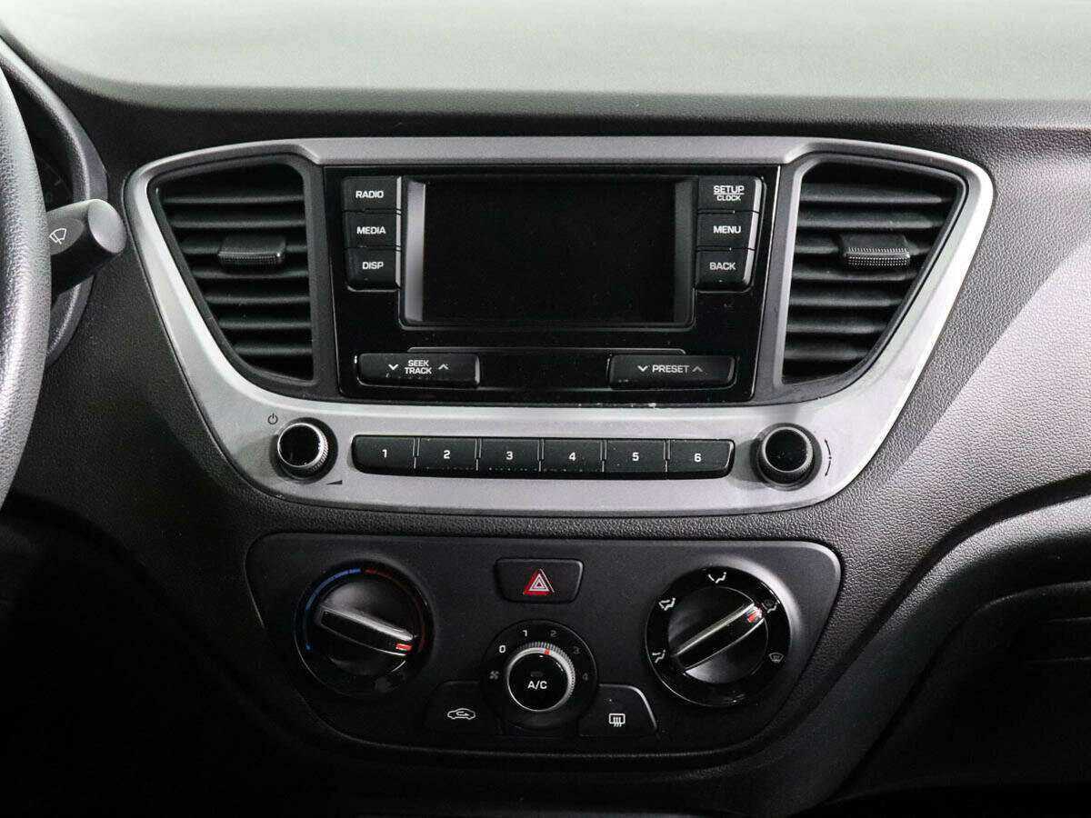 Hyundai Solaris с пробегом — 2017 год. Фото: #11