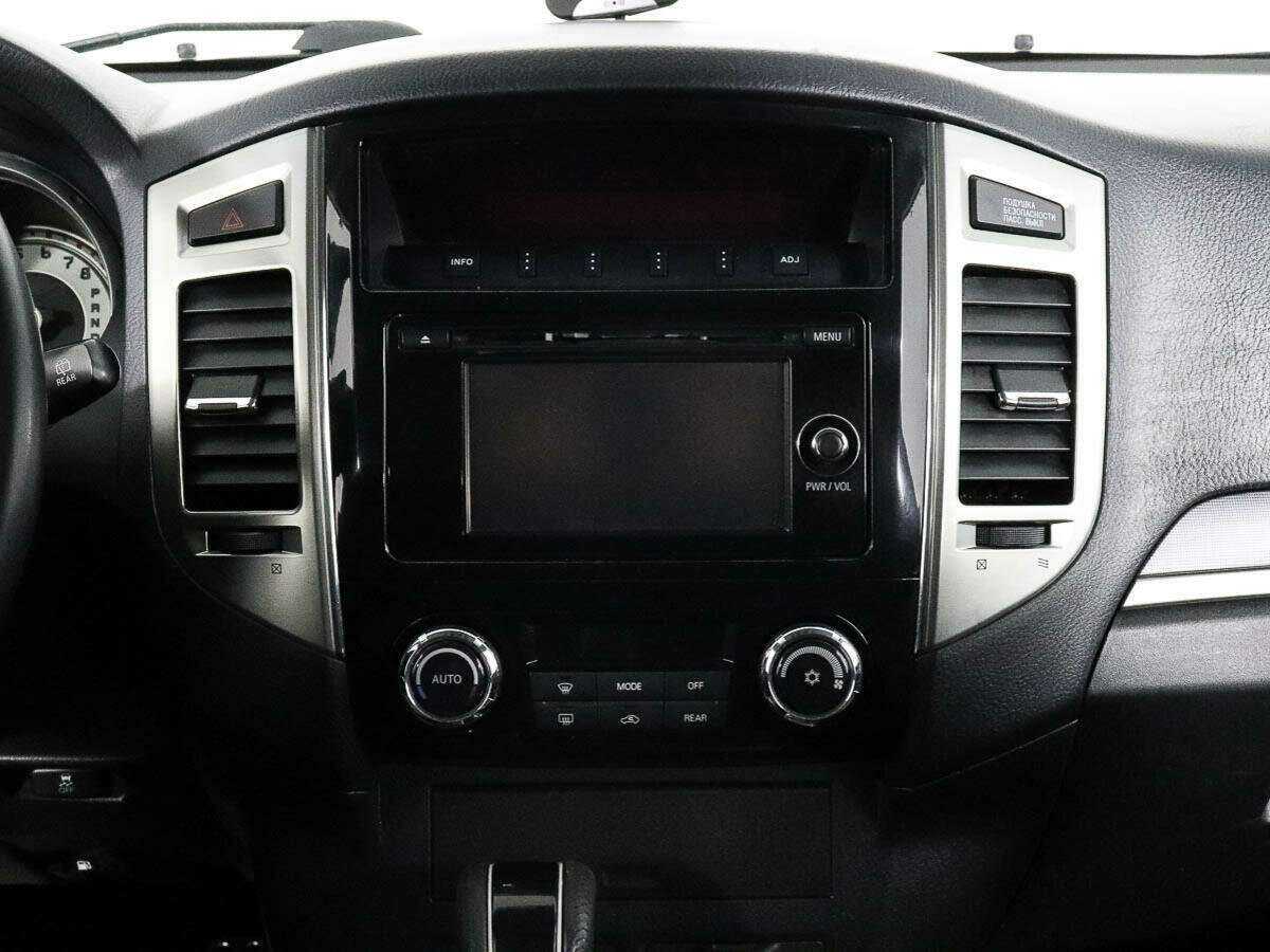 Mitsubishi Pajero с пробегом — 2017 год. Фото: #9