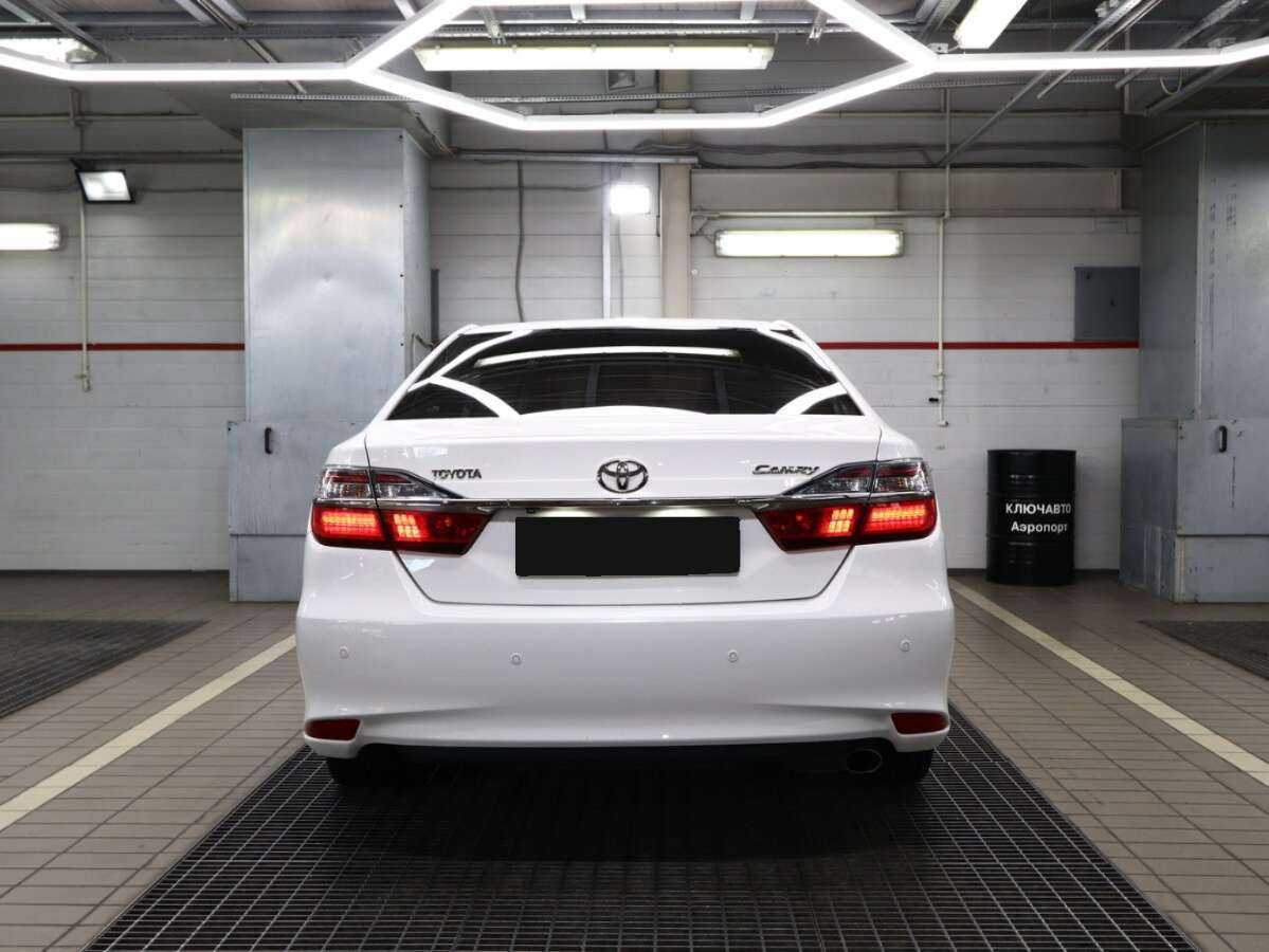 Toyota Camry с пробегом — 2016 год. Фото: #2