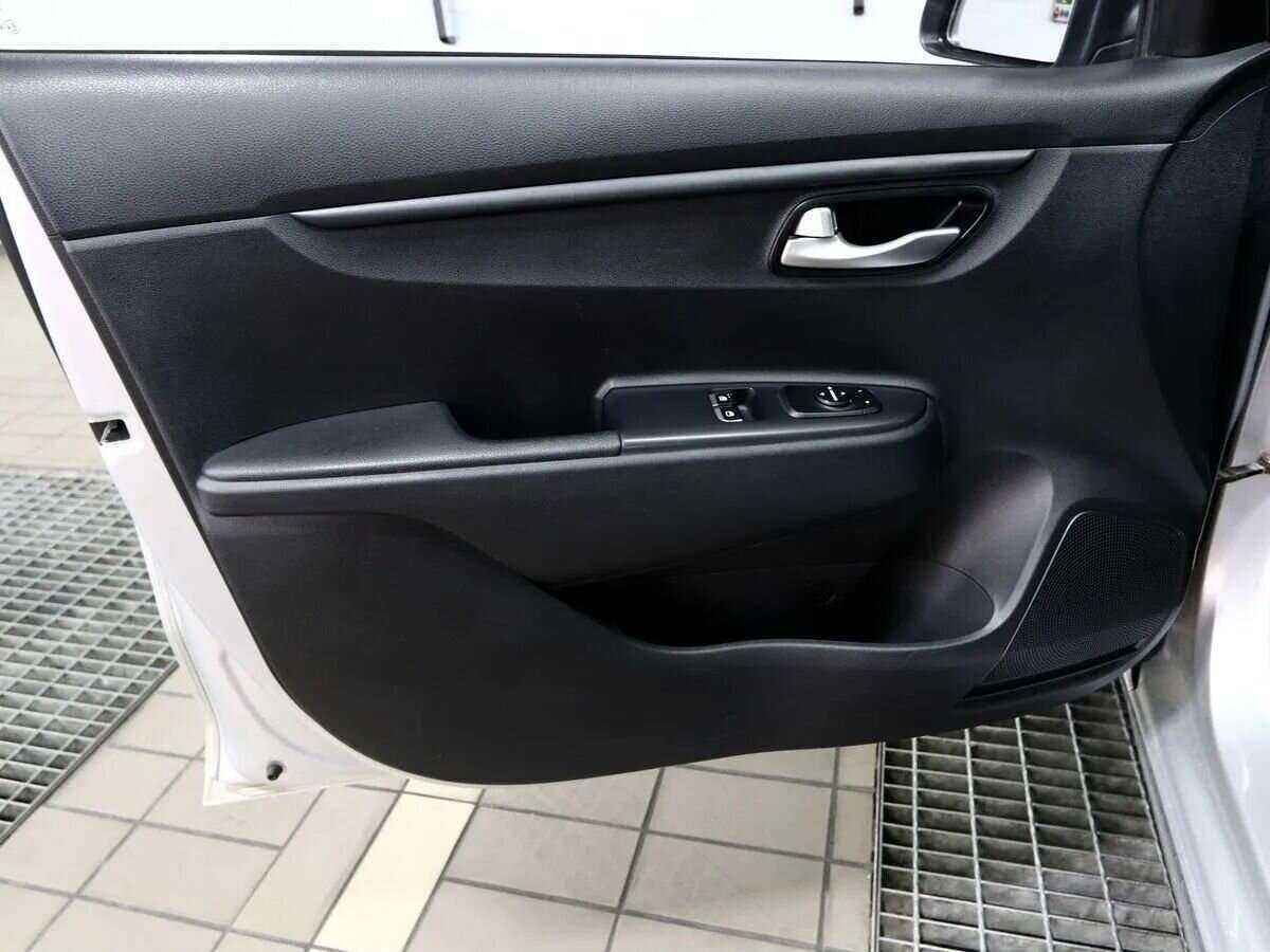 Kia Rio с пробегом — 2021 год. Фото: #6